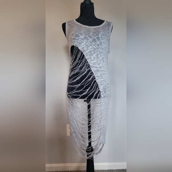 POL Distressed Gray Cutout Long Top. Size S NWOT - Picture 2 of 10